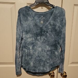 American Eagle Vneck Shirt